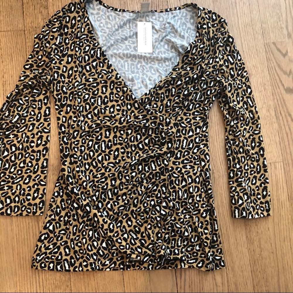 Banana Republic leopard v-neck sz M
